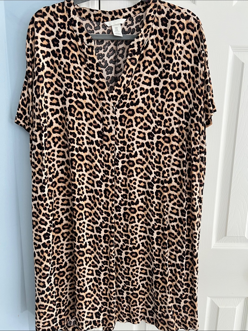 Leopard Print V-Neck dress - Tan/Black